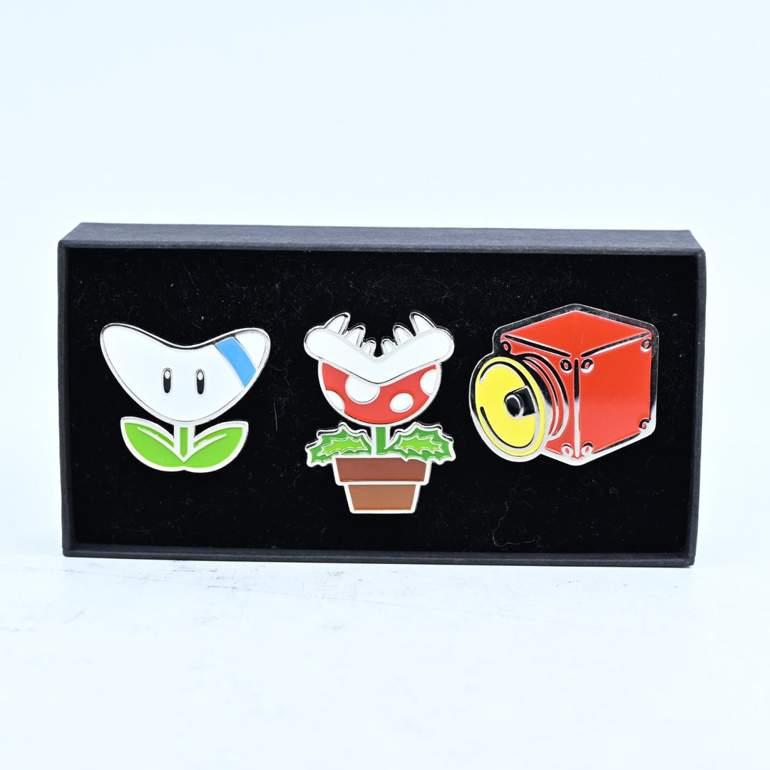 Mario Kart 8 2014 Club Nintendo Enamel Pin / Badge Set - Toy / Game