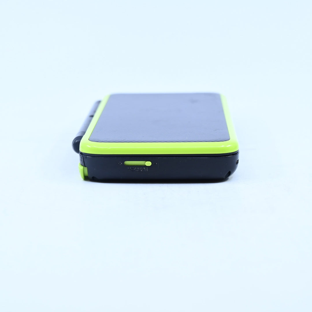 Black / Lime - 'New' Nintendo 2DS LL/XL Console + 64GB MicroSD - Region Free