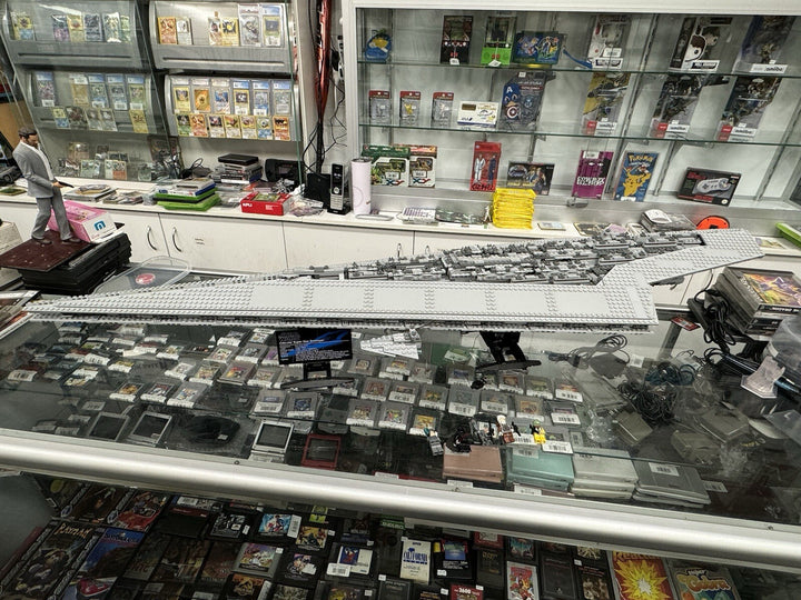 LEGO Star Wars Super Star Destroyer 10221 UCS Darth Vader + Light My Bricks