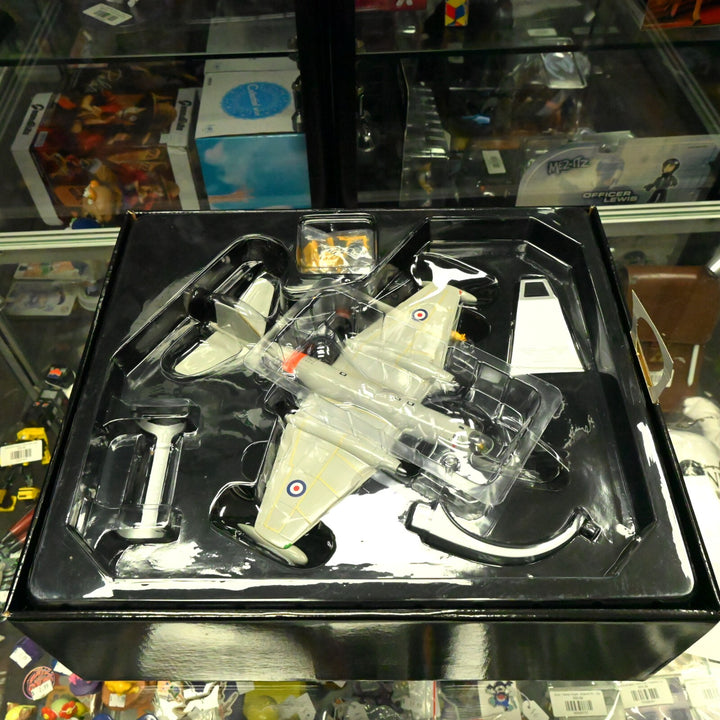 Corgi Aviation 1:72 English Electric Canberra TT.18 Royal Navy AA34707 - Plane