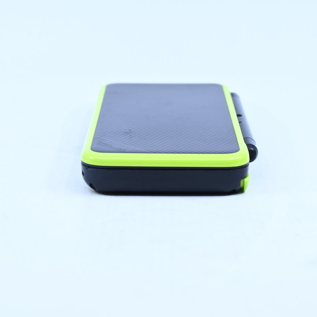 Black / Lime - 'New' Nintendo 2DS LL/XL Console + 64GB MicroSD - Region Free