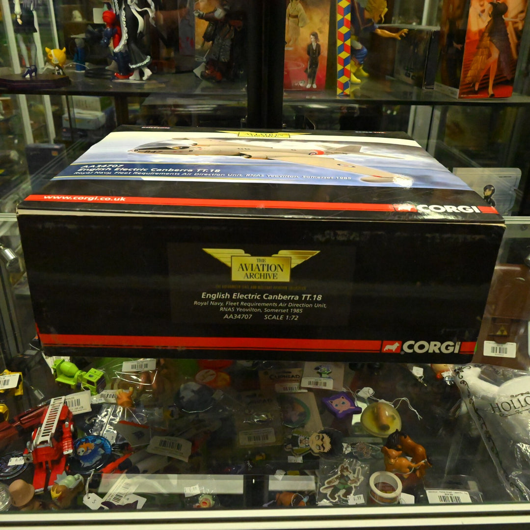 Corgi Aviation 1:72 English Electric Canberra TT.18 Royal Navy AA34707 - Plane