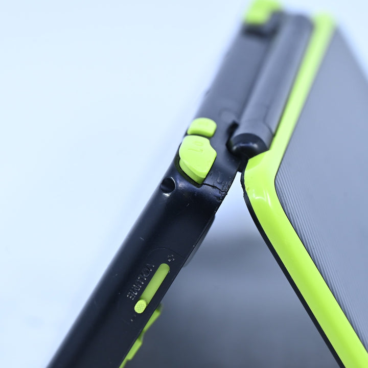 Black / Lime - 'New' Nintendo 2DS LL/XL Console + 64GB MicroSD - Region Free