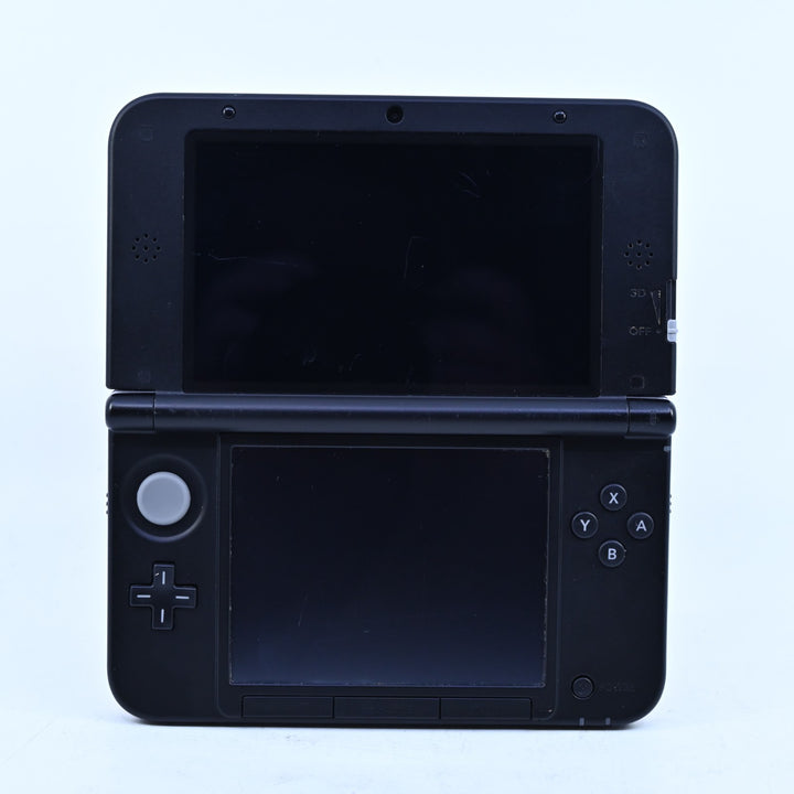 Red / Black Nintendo 3DS Console XL - SPR-001(EUR) + 4GB SD Card - PAL FREE POST