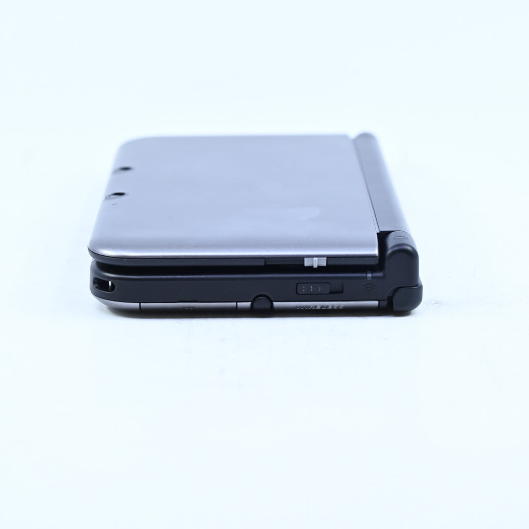 LIKE NEW! Silver / Black - Nintendo 3DS XL Console - SPR-001 - PAL - FREE POST!