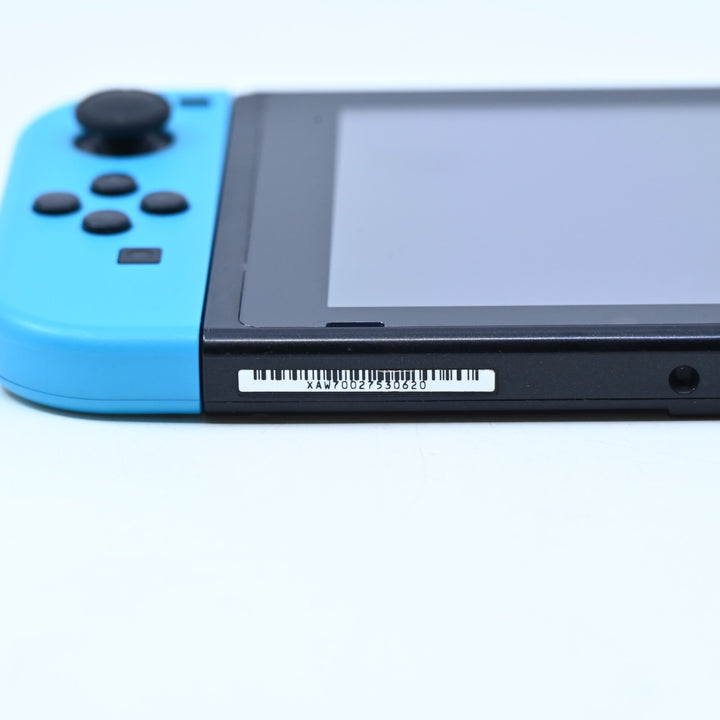 Blue / Red XAW7002 Serial - Nintendo Switch Boxed Console - PAL - FREE POST!