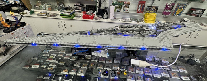 LEGO Star Wars Super Star Destroyer 10221 UCS Darth Vader + Light My Bricks