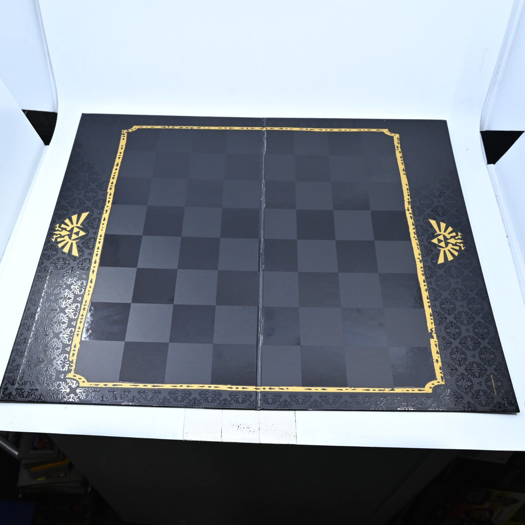 LIKE NEW! The Legend of Zelda Chess Set - USAOPOLY - Board Games / Toy