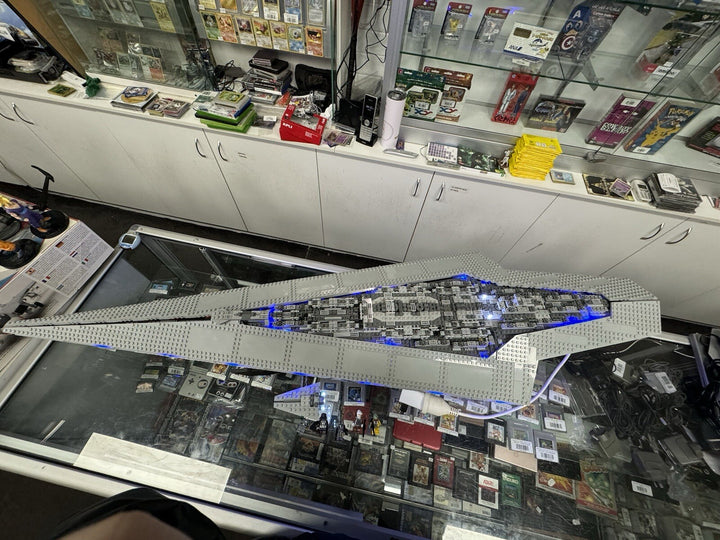 LEGO Star Wars Super Star Destroyer 10221 UCS Darth Vader + Light My Bricks