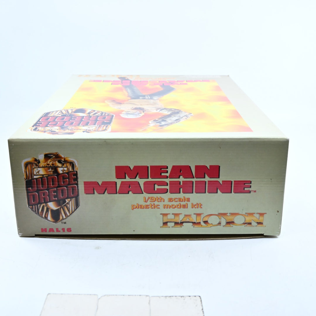 Judge Dredd Mean Machine 1:9 Scale Model Kit Halcyon - Other Model