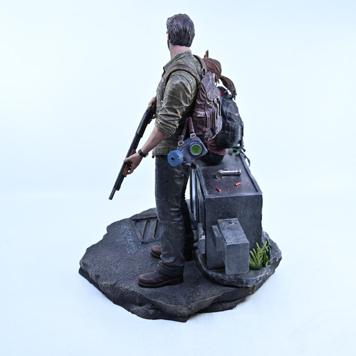 The Last of Us Post Pandemic Joel & Ellie Collector's Edition - Boxed Figure