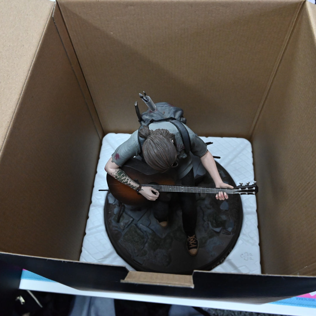 Last of Us Part II - Collector's Edition Ellie Statue - Figure + Box + Firefly